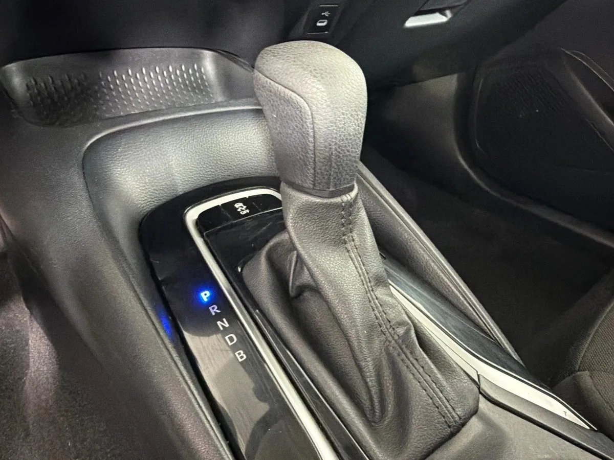 2024 Toyota Corolla LE thumbnail 30