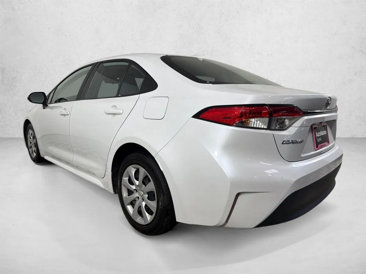 2024 Toyota Corolla LE thumbnail 5