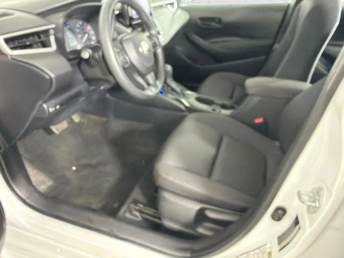 2024 Toyota Corolla LE thumbnail 9