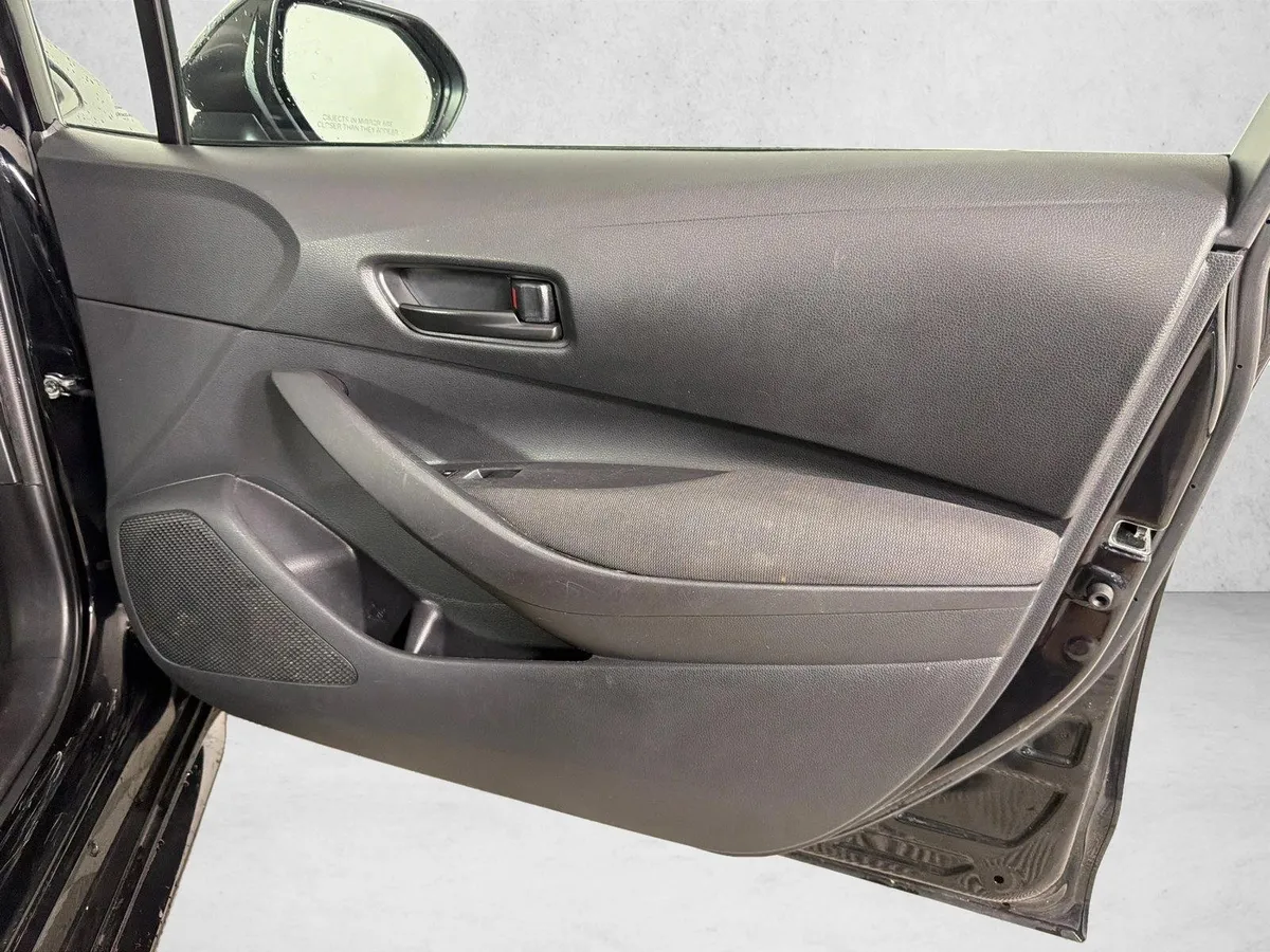 2024 Toyota Corolla LE thumbnail 14