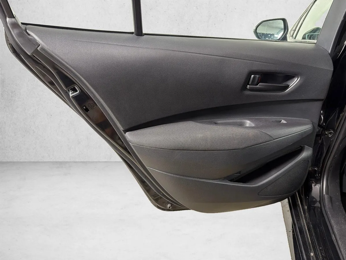 2024 Toyota Corolla LE thumbnail 21