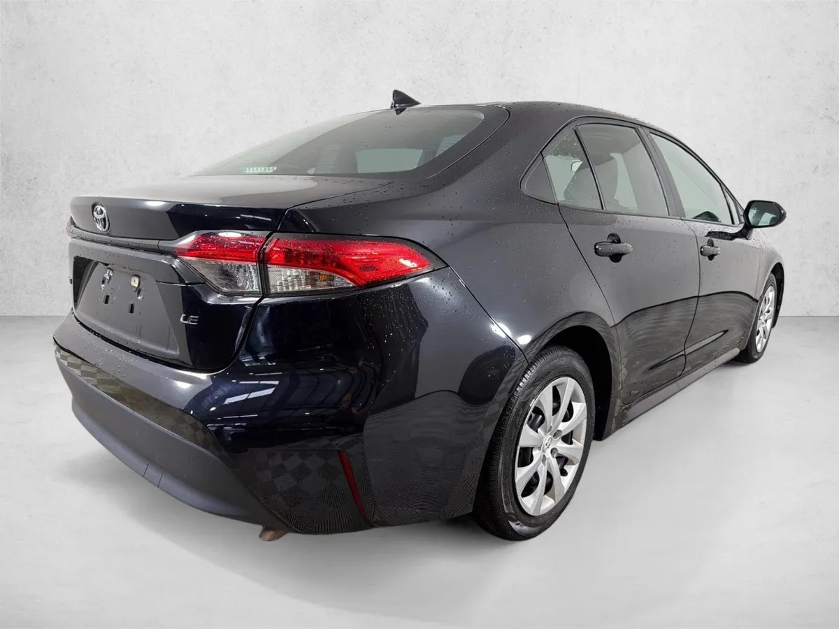 2024 Toyota Corolla LE thumbnail 3