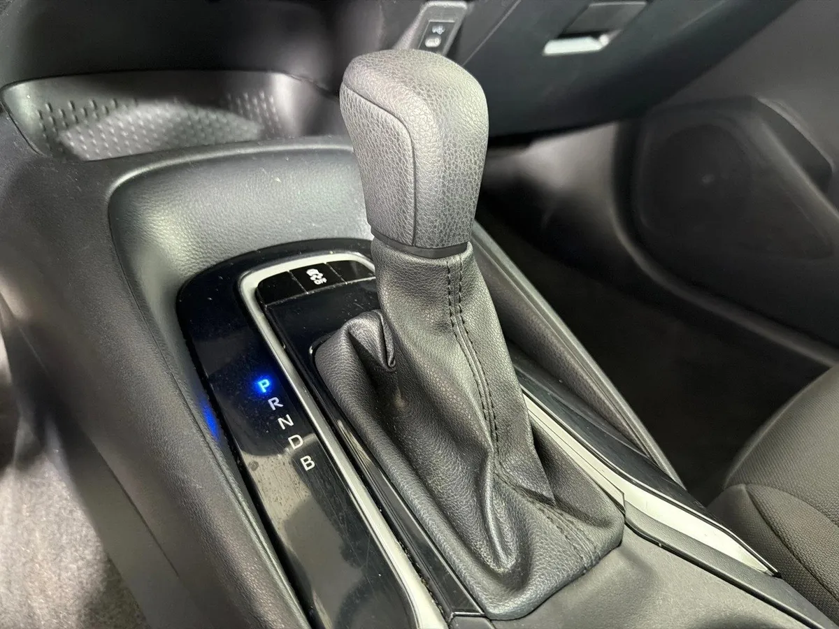 2024 Toyota Corolla LE thumbnail 30
