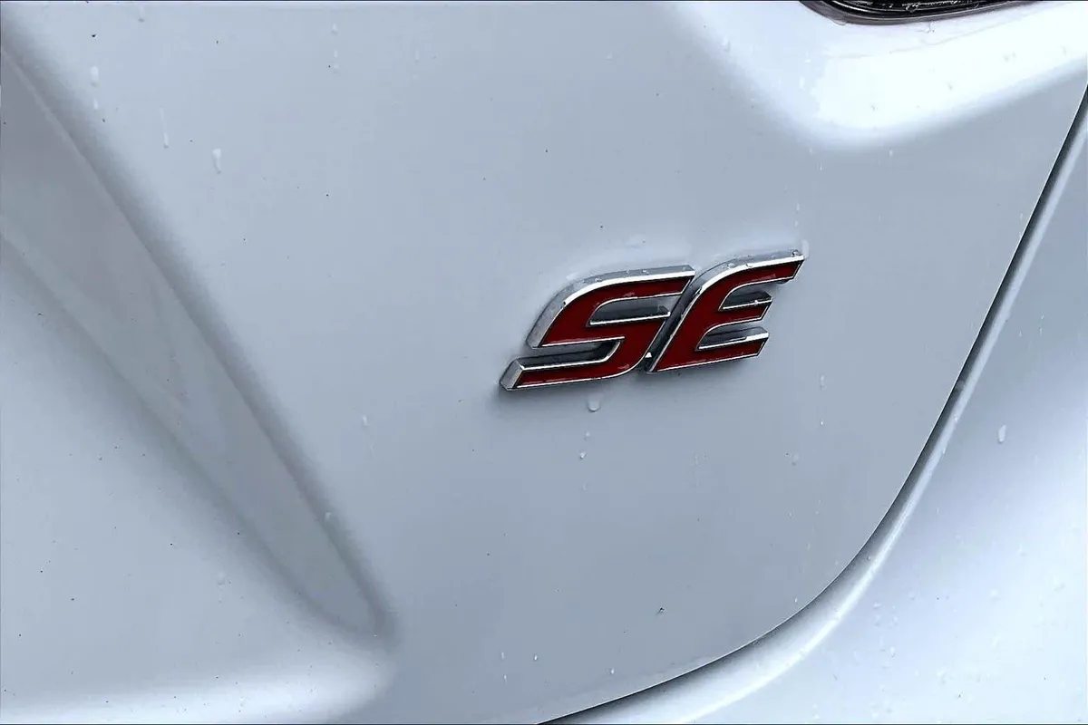 2024 Toyota Corolla SE thumbnail 10