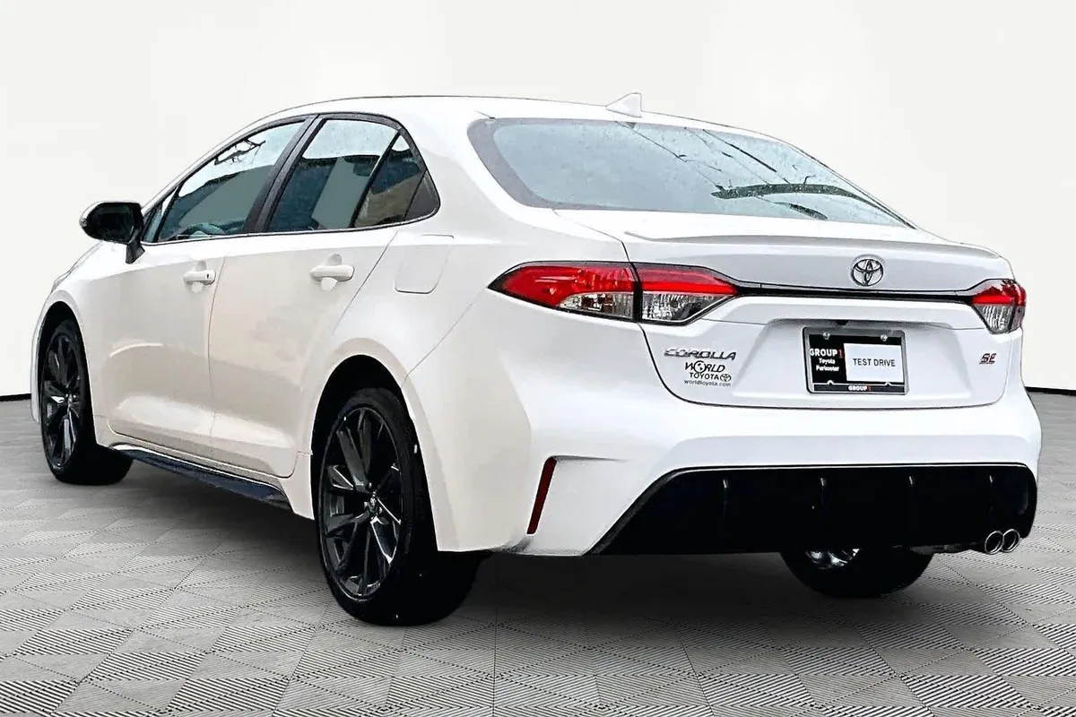2024 Toyota Corolla SE thumbnail 12