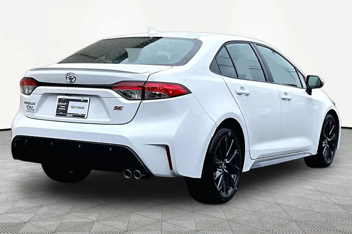 2024 Toyota Corolla SE thumbnail 13