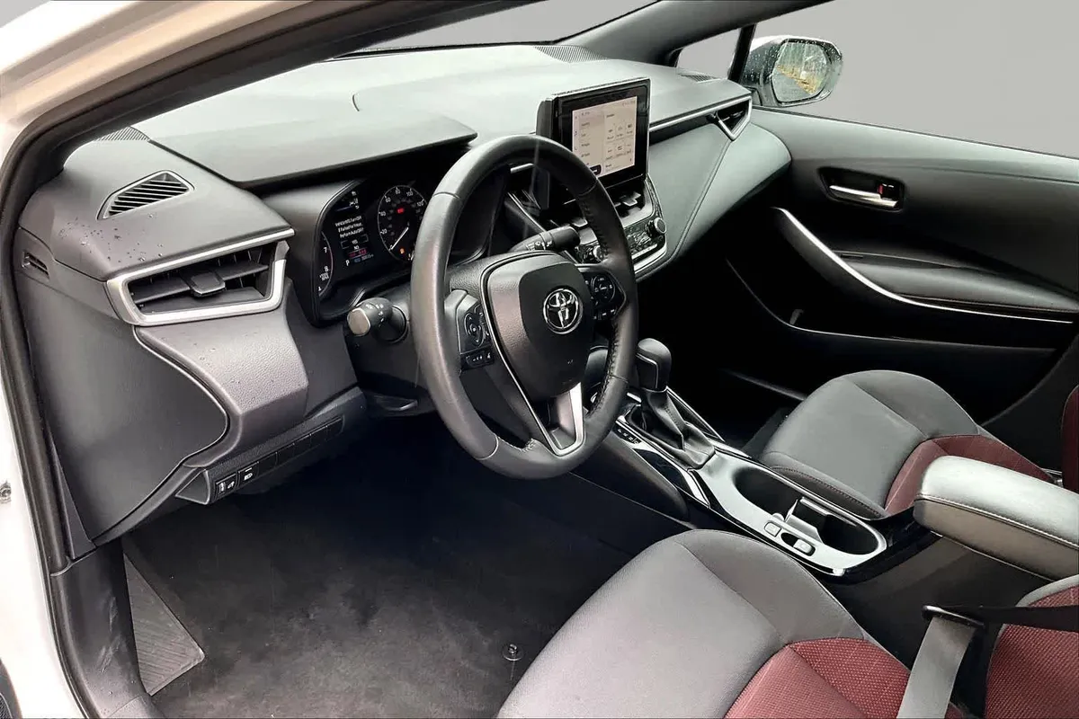 2024 Toyota Corolla SE thumbnail 18