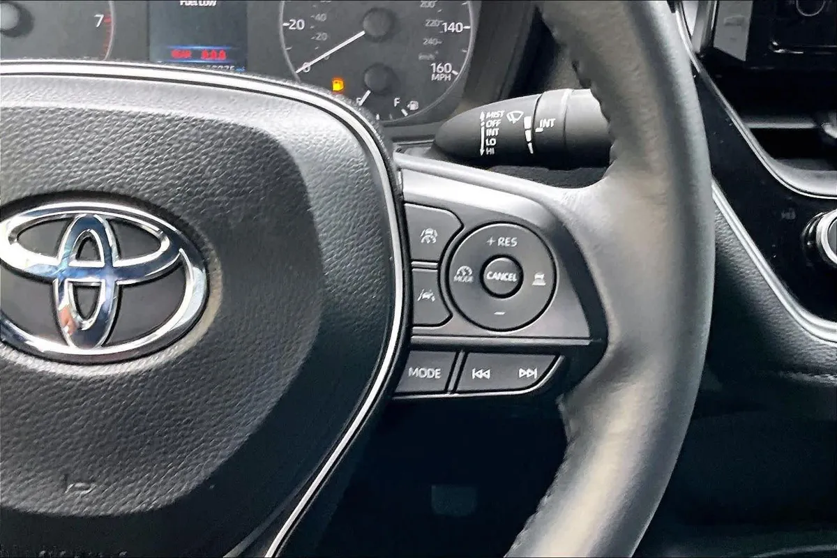 2024 Toyota Corolla SE thumbnail 25