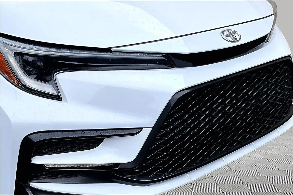 2024 Toyota Corolla SE thumbnail 30