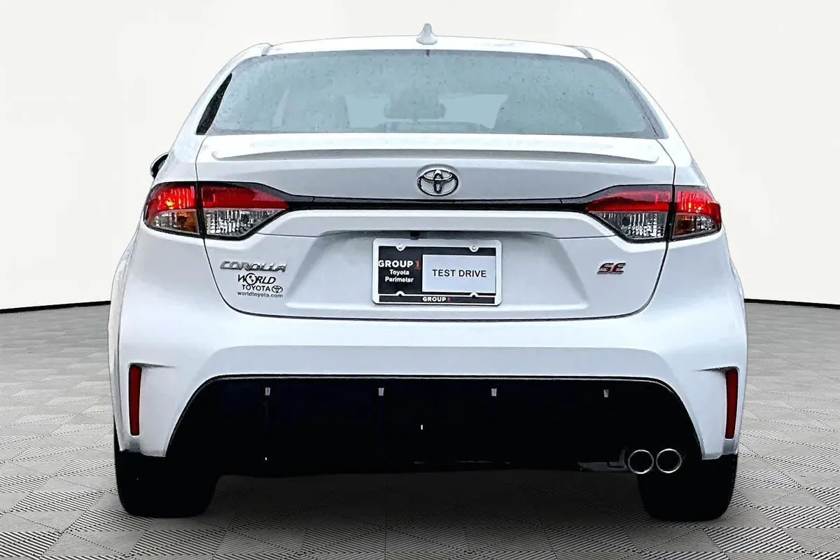 2024 Toyota Corolla SE thumbnail 5