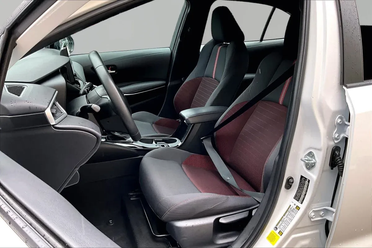 2024 Toyota Corolla SE thumbnail 8
