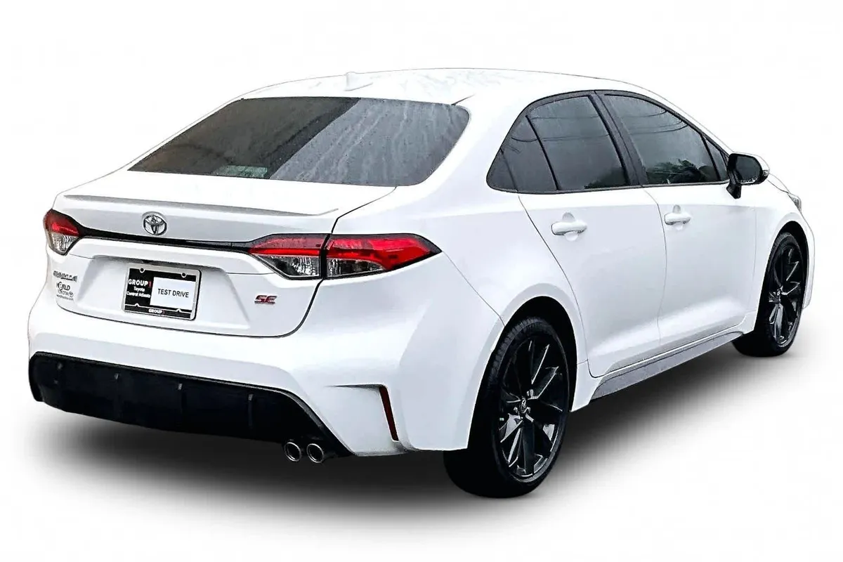 2024 Toyota Corolla SE thumbnail 13