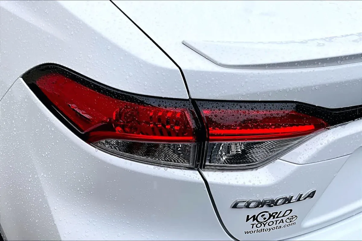 2024 Toyota Corolla SE thumbnail 28