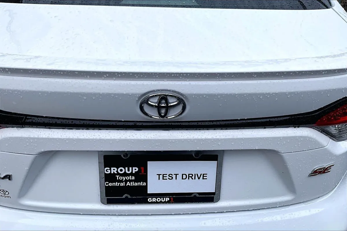 2024 Toyota Corolla SE thumbnail 30