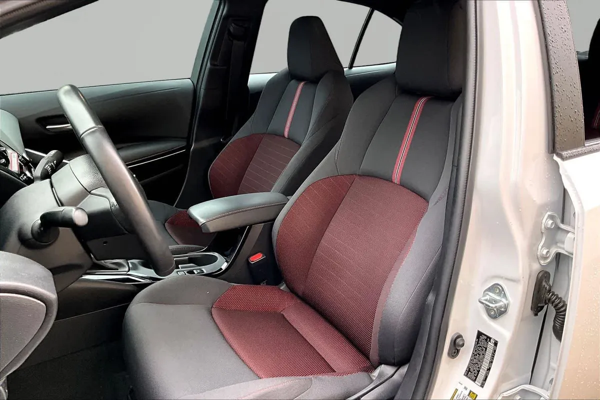 2024 Toyota Corolla SE thumbnail 8
