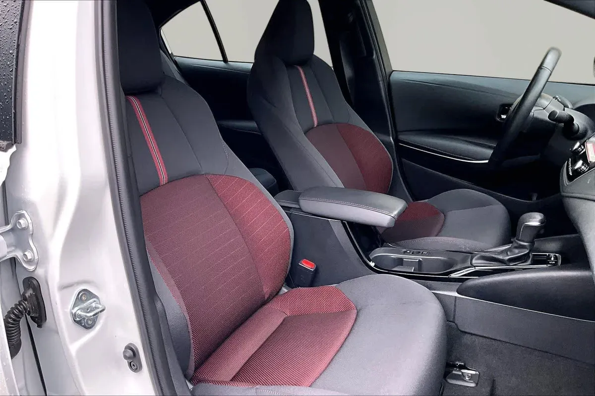 2024 Toyota Corolla SE thumbnail 9