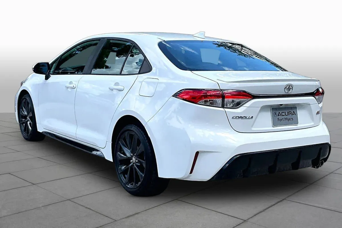 2024 Toyota Corolla SE thumbnail 12