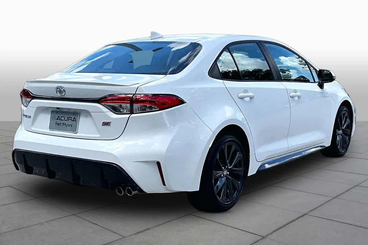 2024 Toyota Corolla SE thumbnail 13