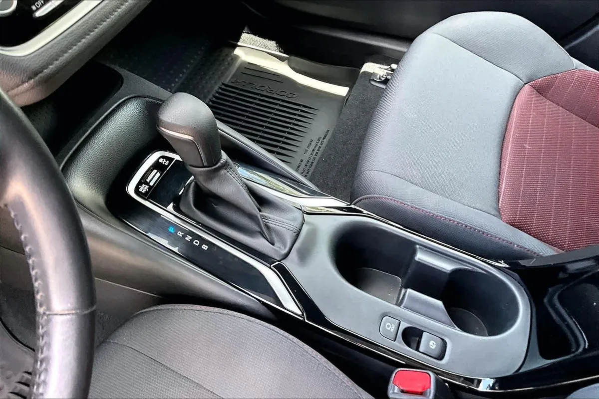2024 Toyota Corolla SE thumbnail 17
