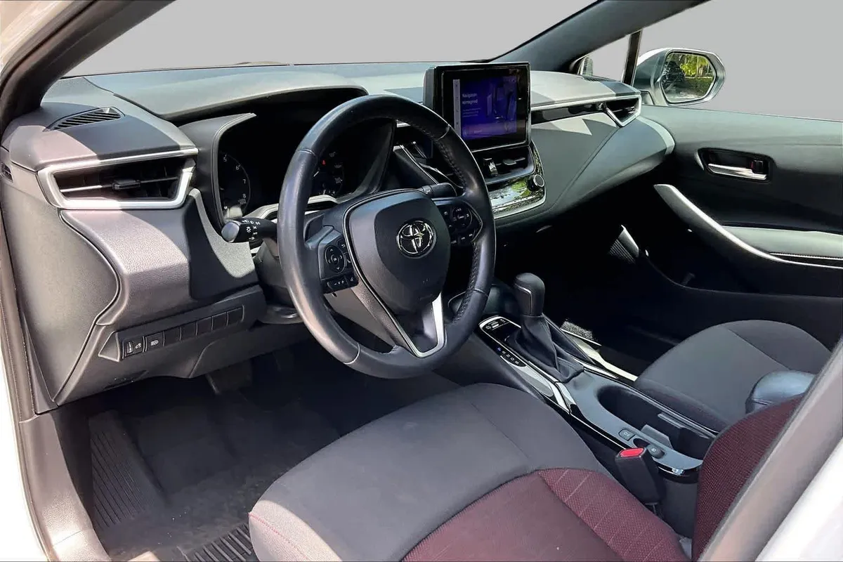 2024 Toyota Corolla SE thumbnail 18
