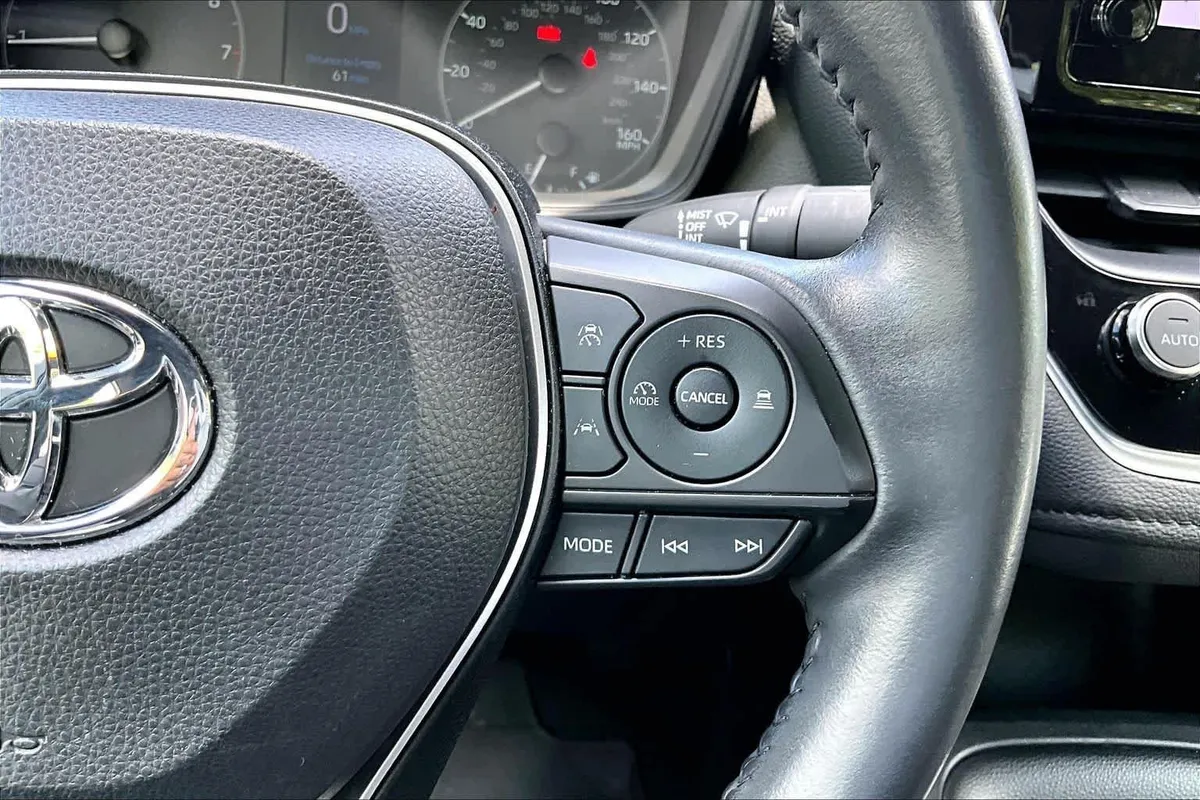 2024 Toyota Corolla SE thumbnail 23