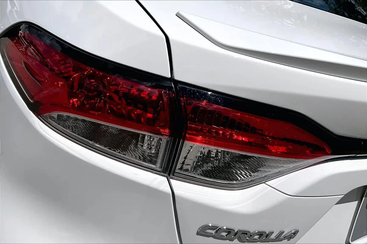 2024 Toyota Corolla SE thumbnail 29