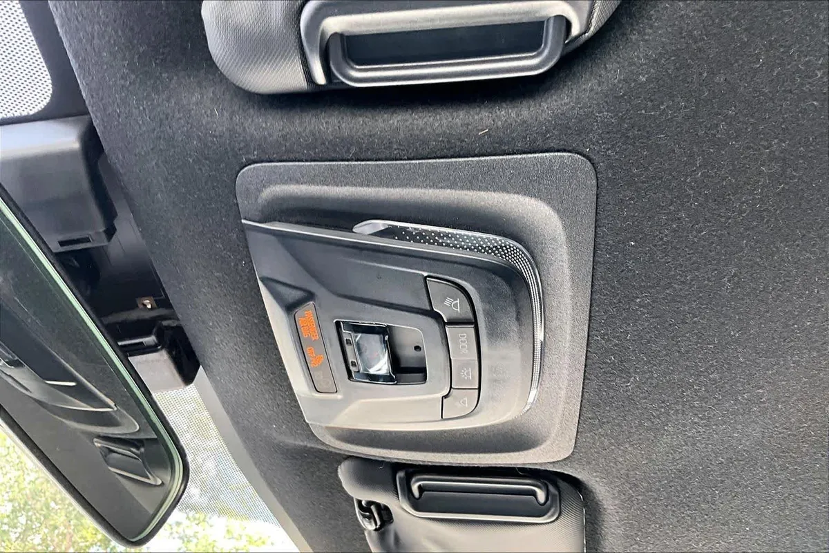2024 Toyota Corolla SE thumbnail 32