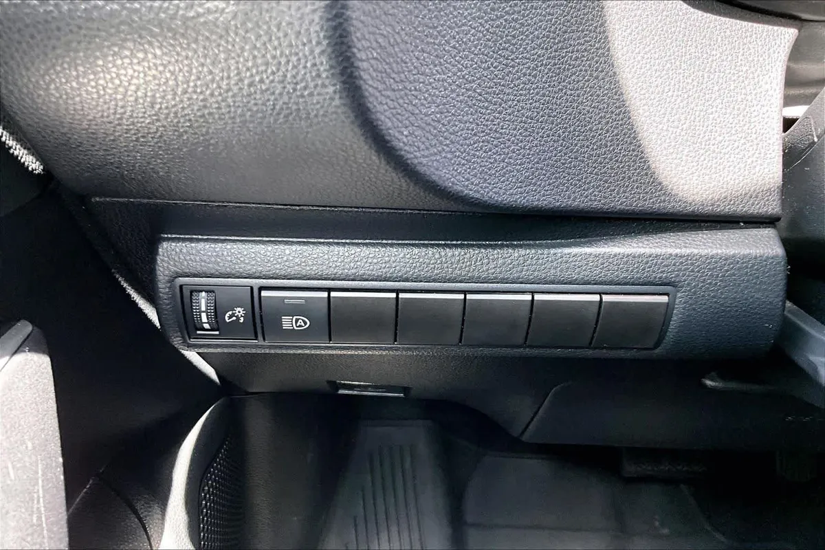 2024 Toyota Corolla SE thumbnail 34