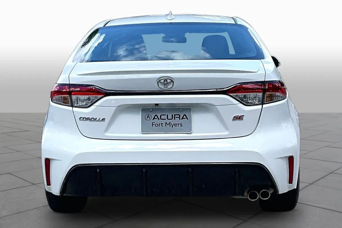 2024 Toyota Corolla SE thumbnail 5