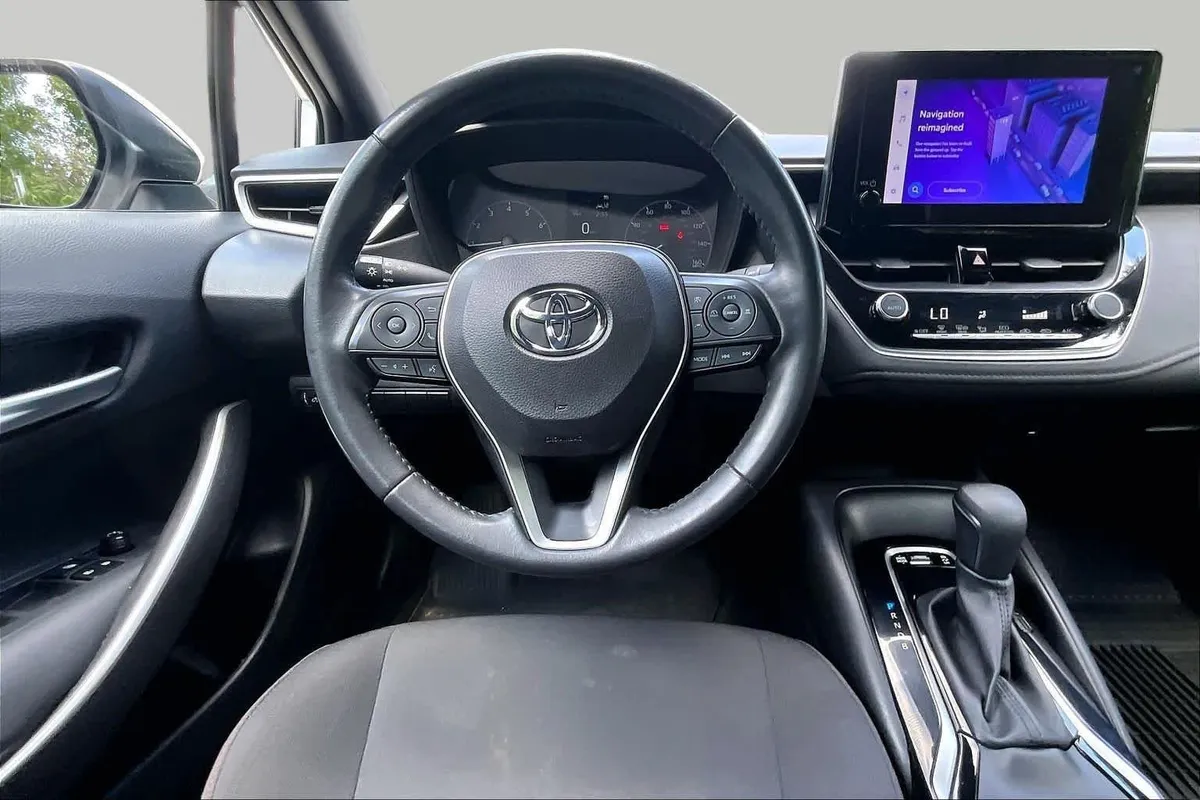 2024 Toyota Corolla SE thumbnail 6