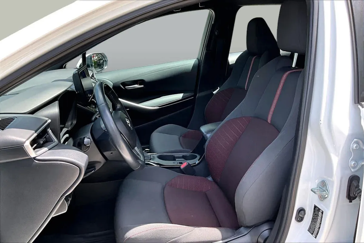 2024 Toyota Corolla SE thumbnail 8