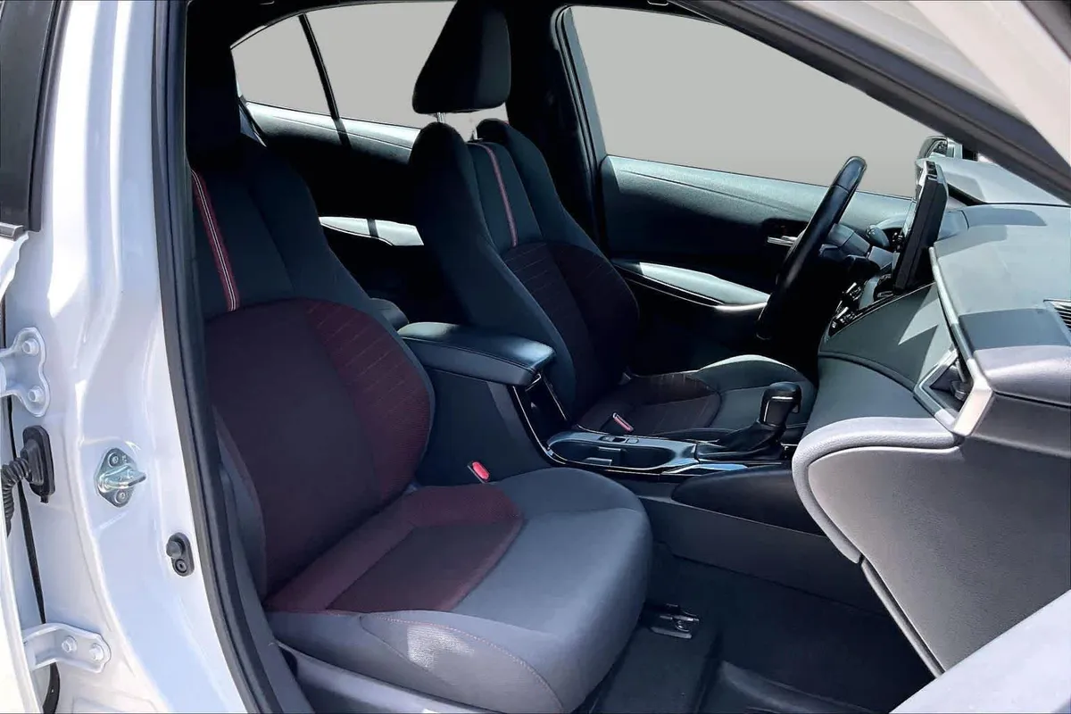 2024 Toyota Corolla SE thumbnail 9