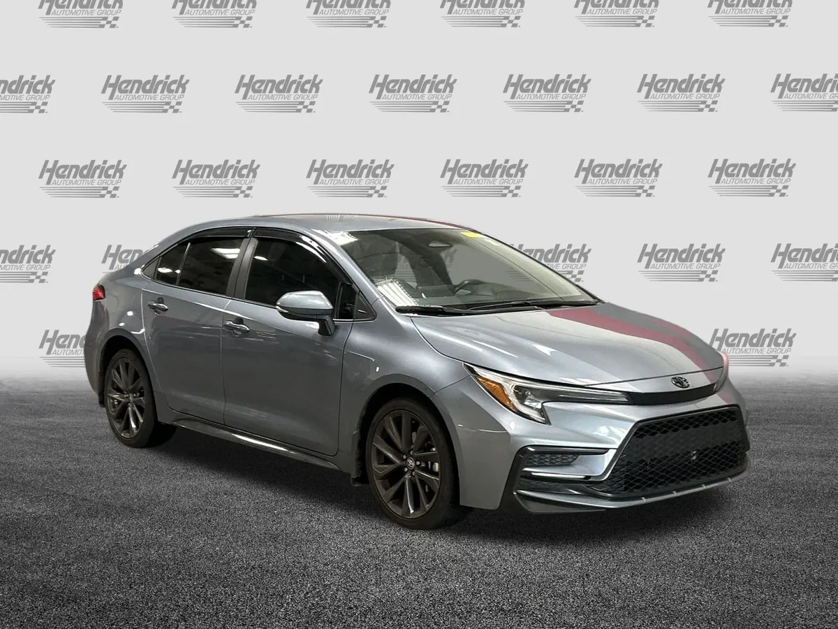 2024 Toyota Corolla SE thumbnail 2