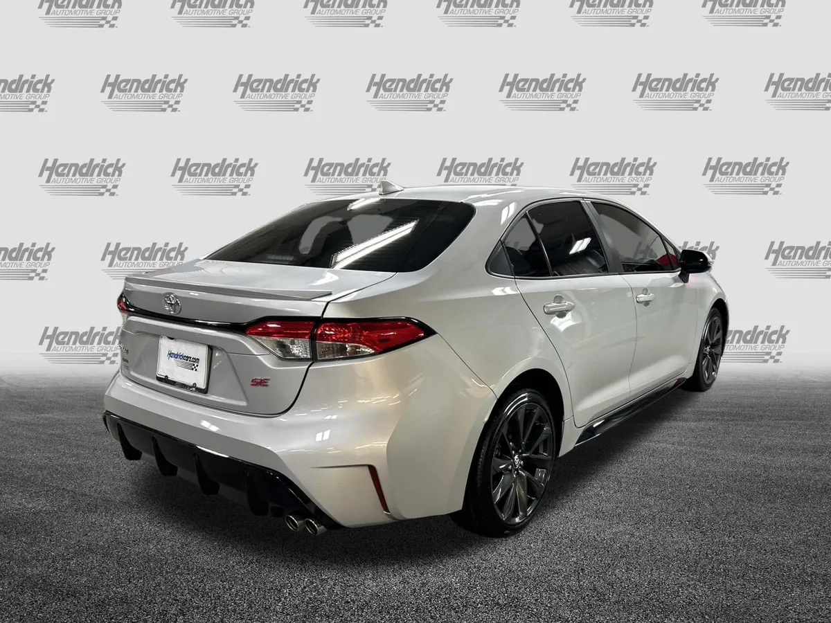 2024 Toyota Corolla SE thumbnail 10