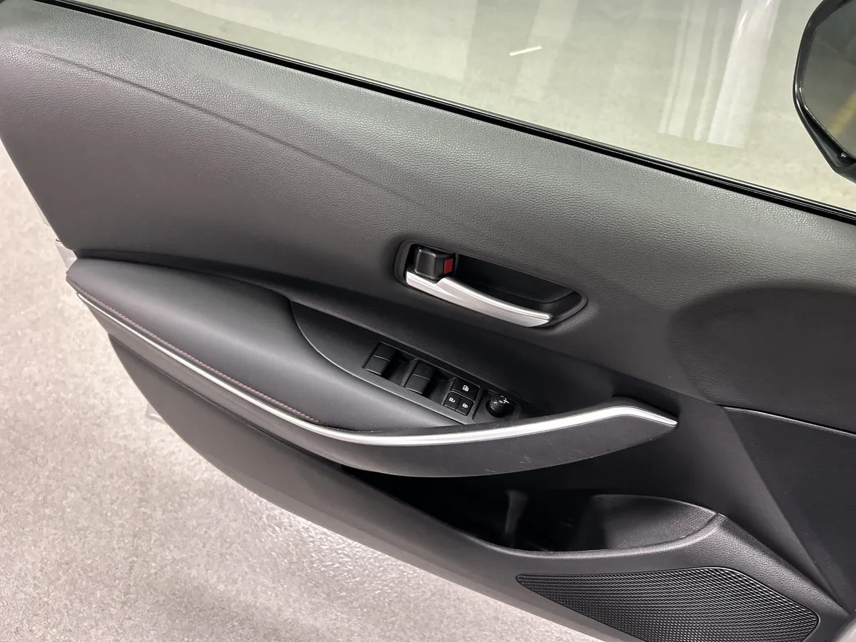 2024 Toyota Corolla SE thumbnail 14