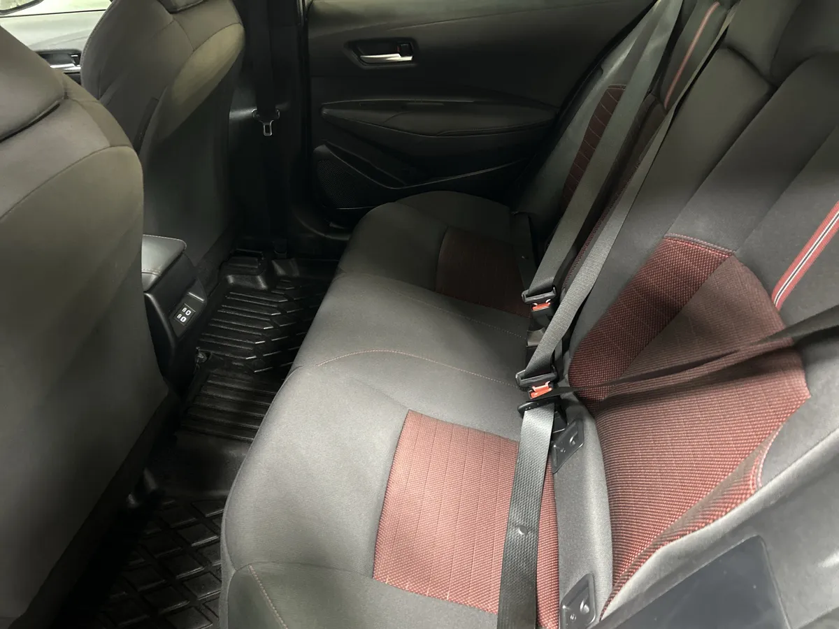 2024 Toyota Corolla SE thumbnail 29