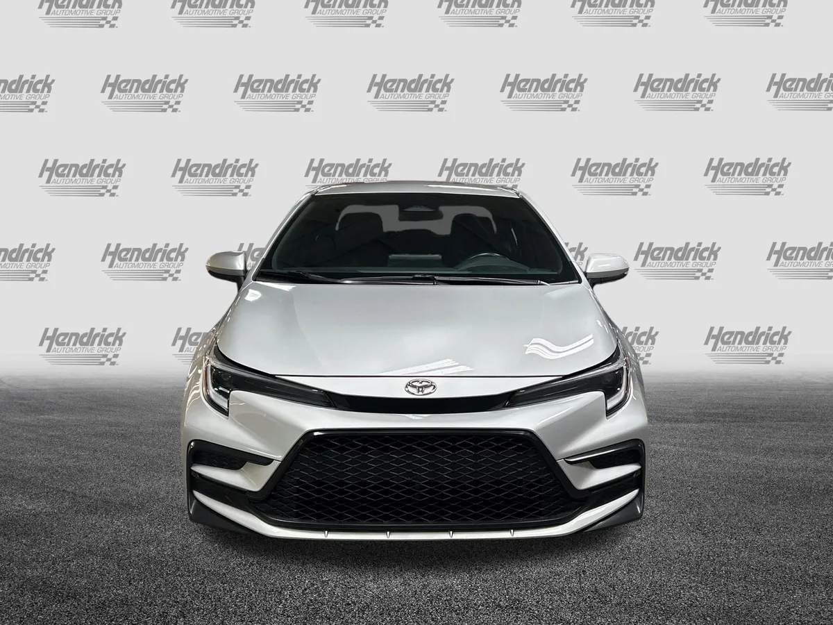 2024 Toyota Corolla SE thumbnail 3
