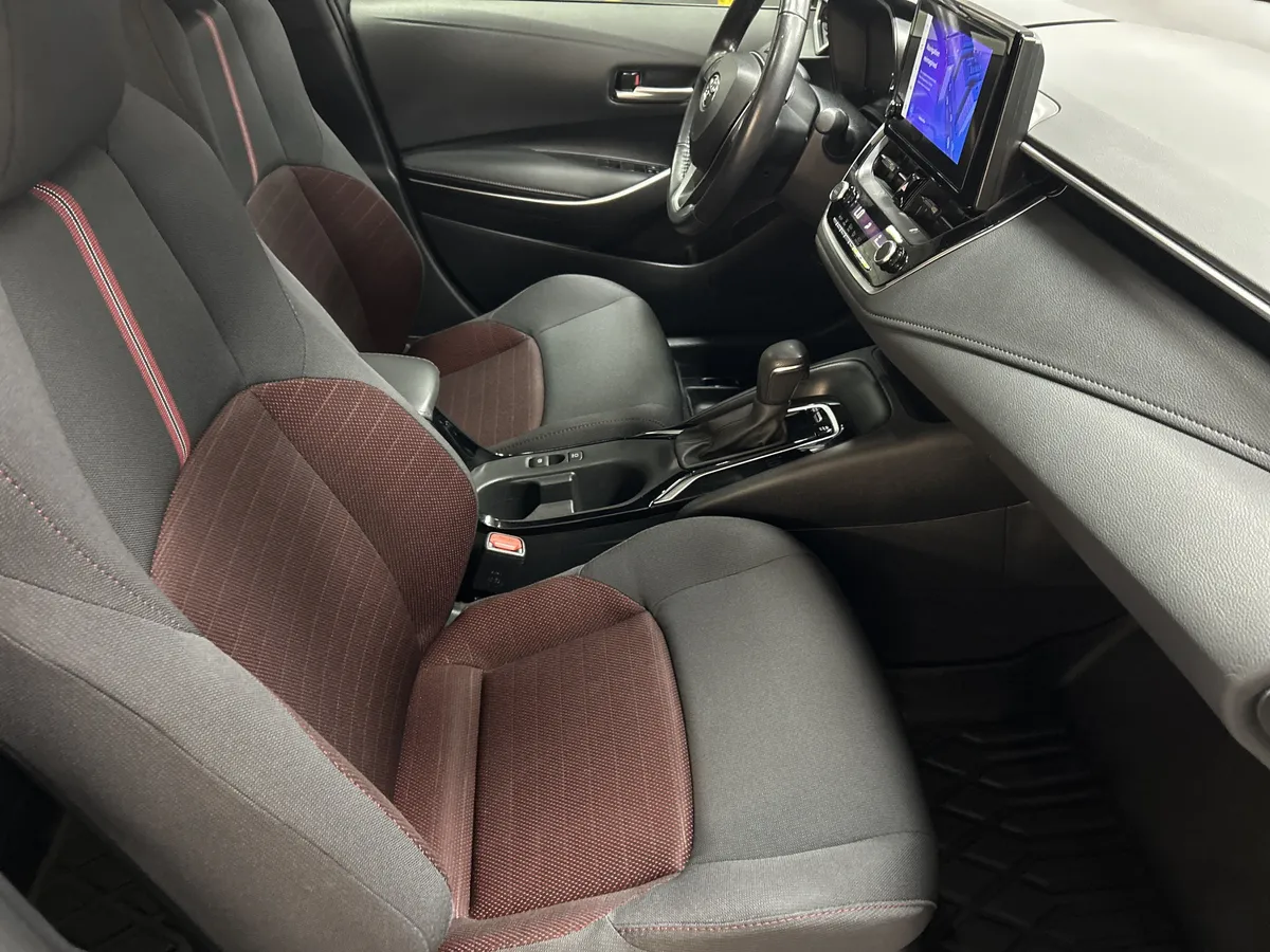 2024 Toyota Corolla SE thumbnail 31