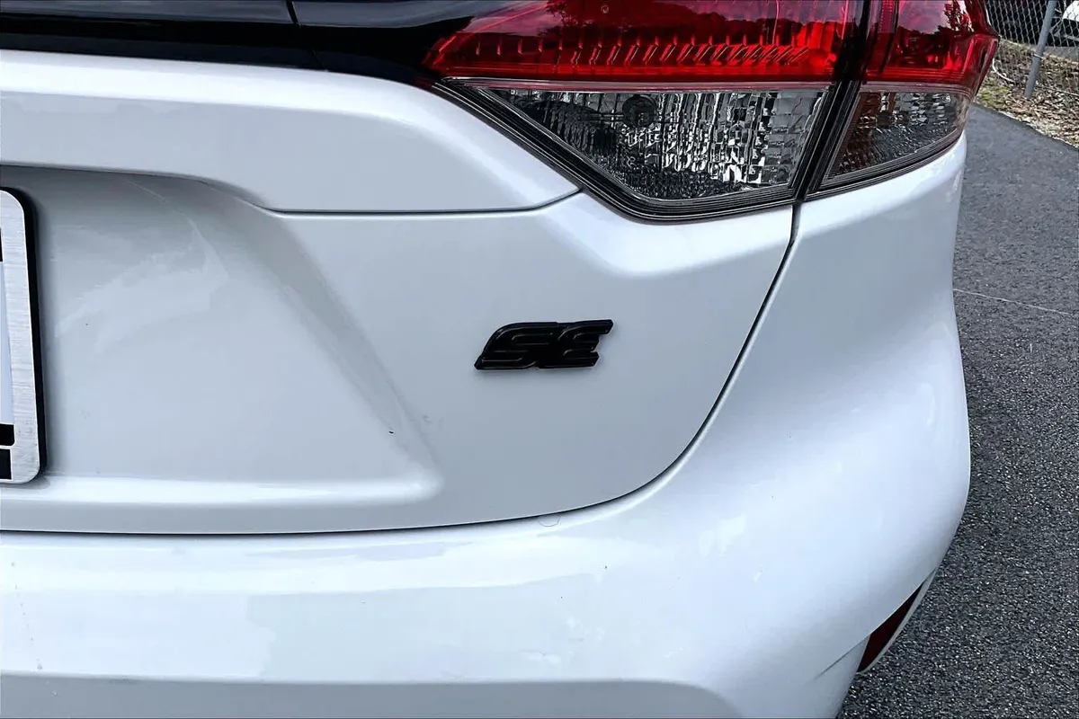 2024 Toyota Corolla SE thumbnail 10
