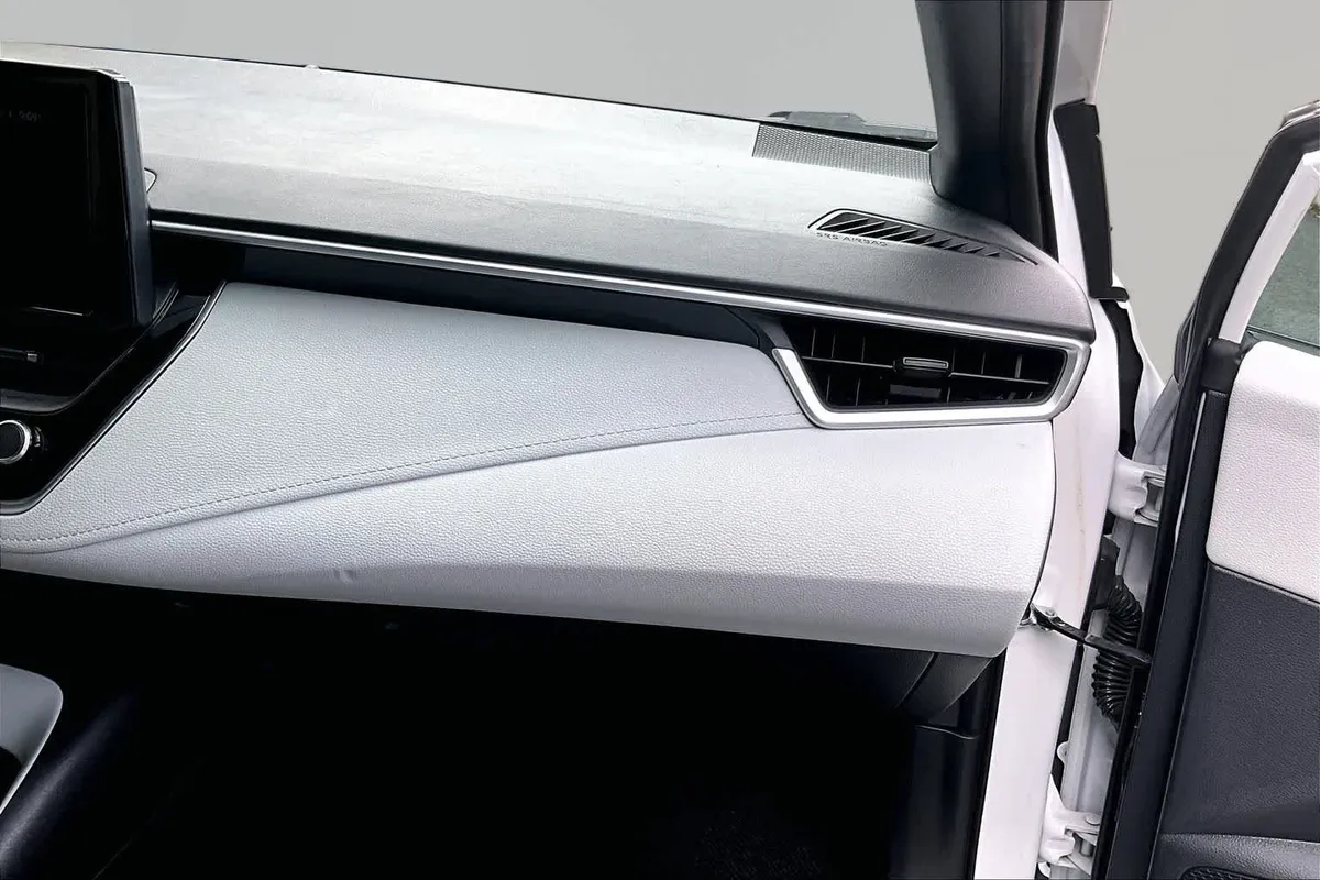2024 Toyota Corolla SE thumbnail 18