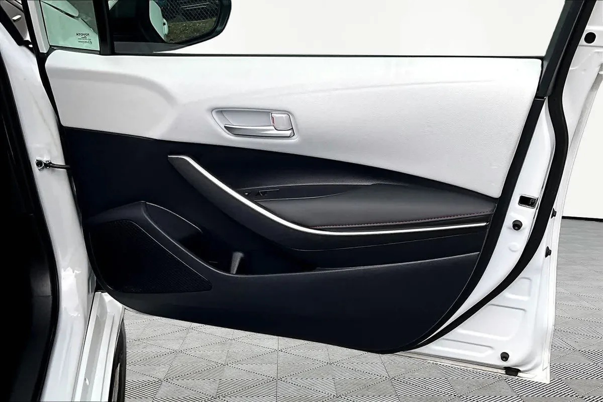 2024 Toyota Corolla SE thumbnail 22