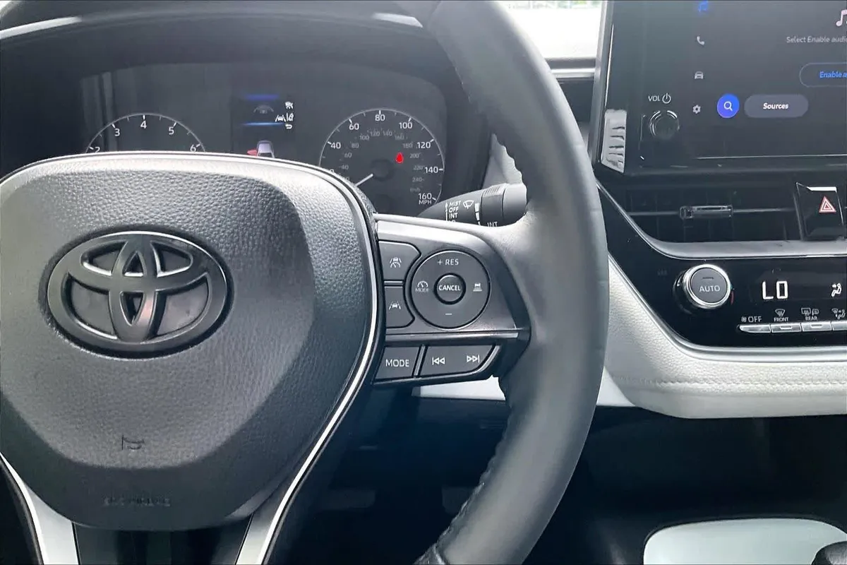 2024 Toyota Corolla SE thumbnail 24