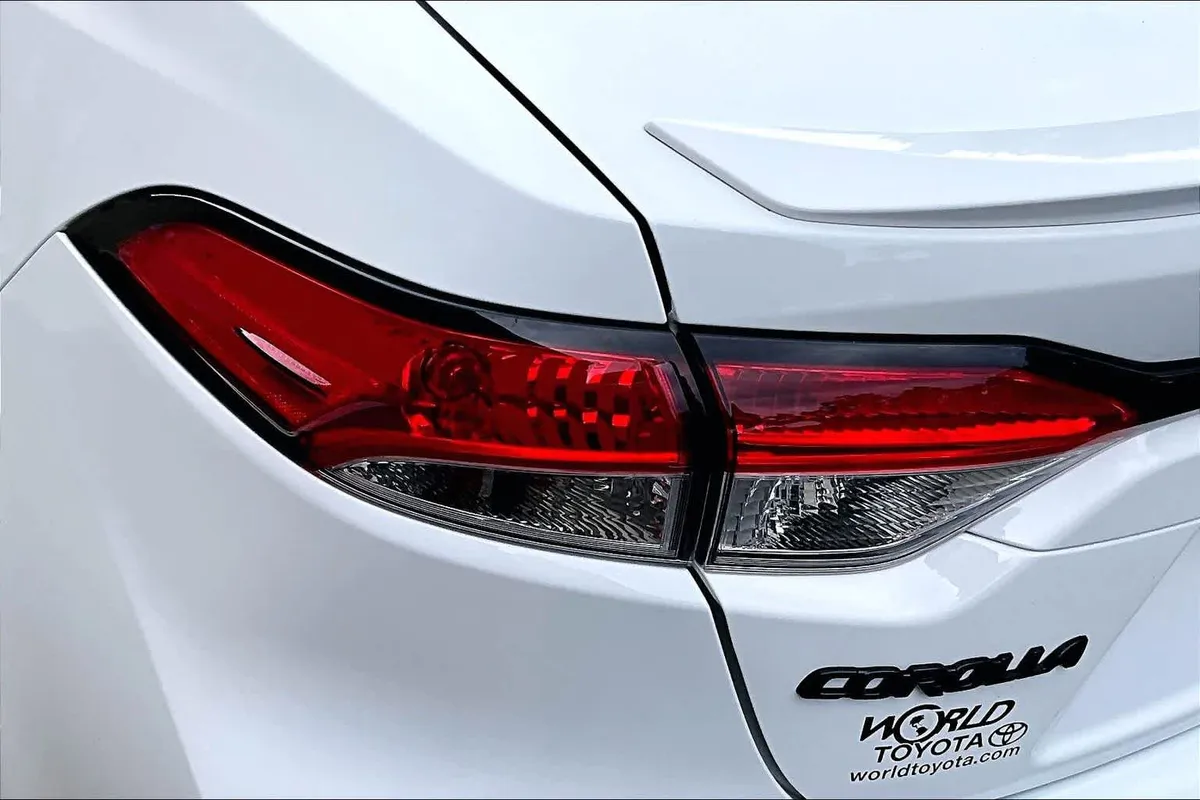 2024 Toyota Corolla SE thumbnail 28