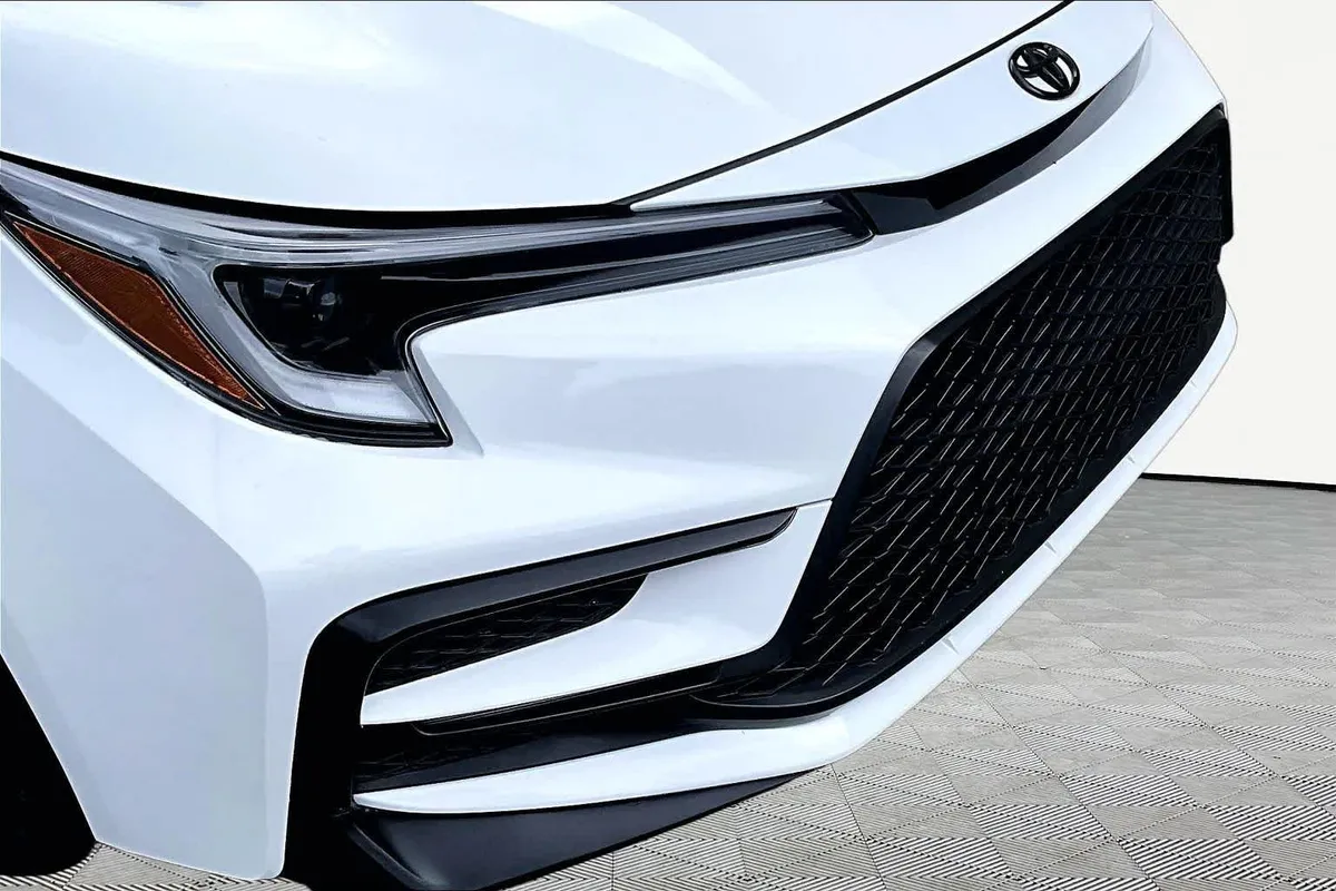 2024 Toyota Corolla SE thumbnail 29