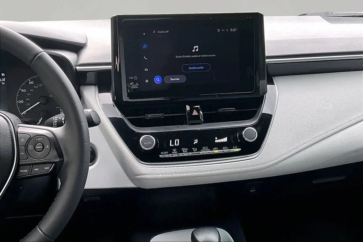 2024 Toyota Corolla SE thumbnail 7