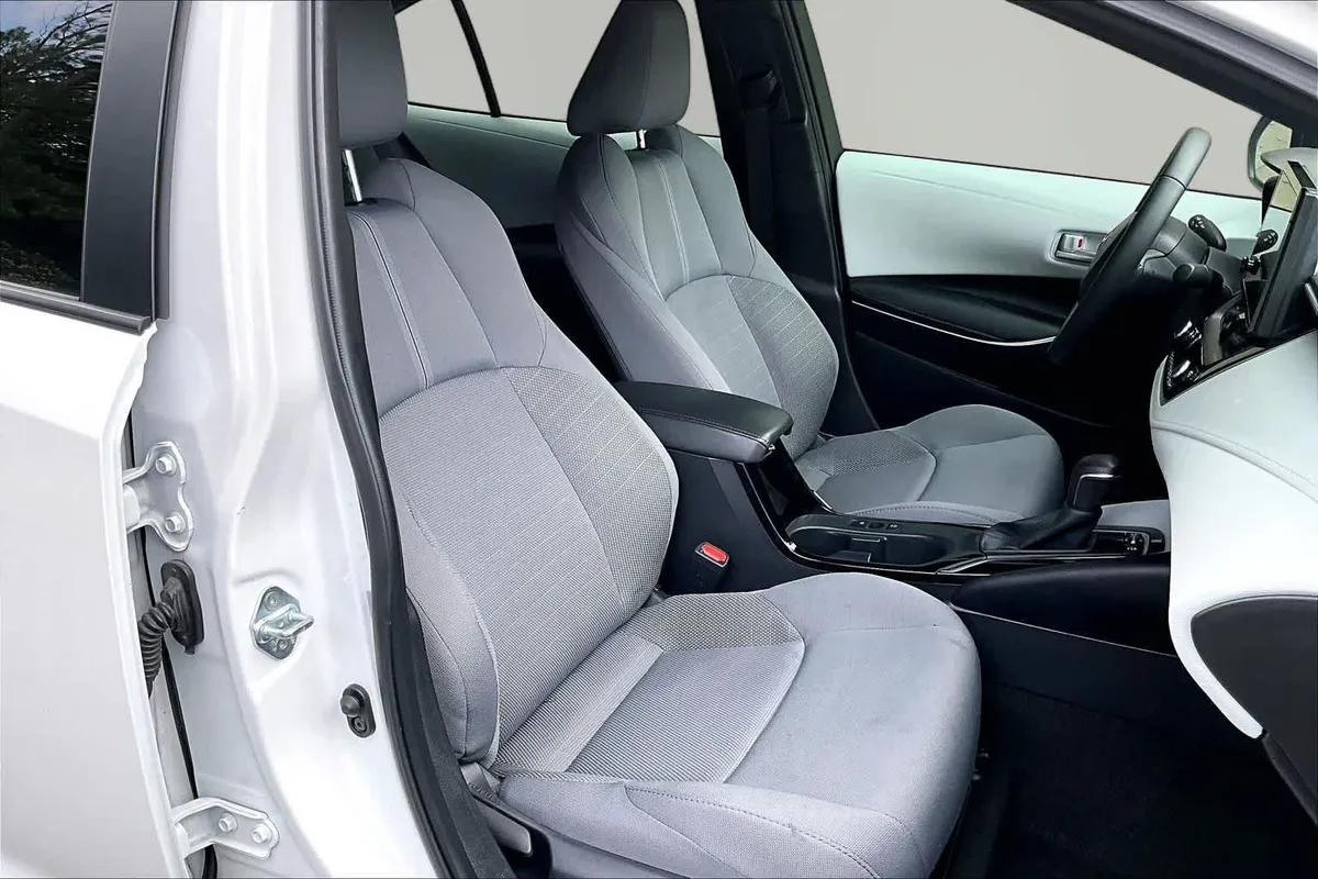 2024 Toyota Corolla SE thumbnail 9