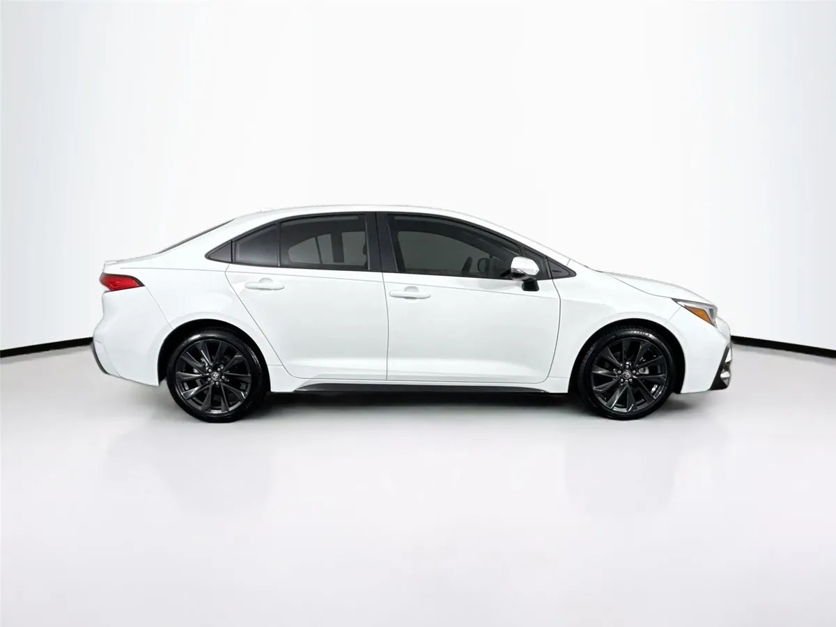 2024 Toyota Corolla SE thumbnail 10