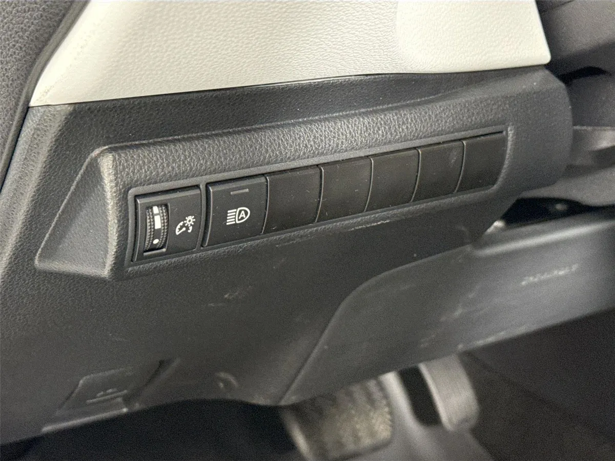 2024 Toyota Corolla SE thumbnail 15