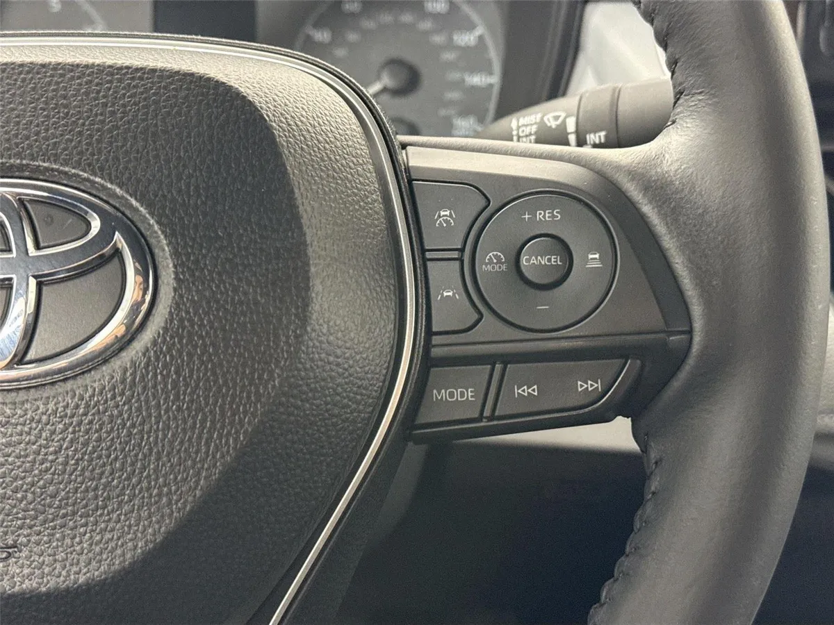 2024 Toyota Corolla SE thumbnail 18