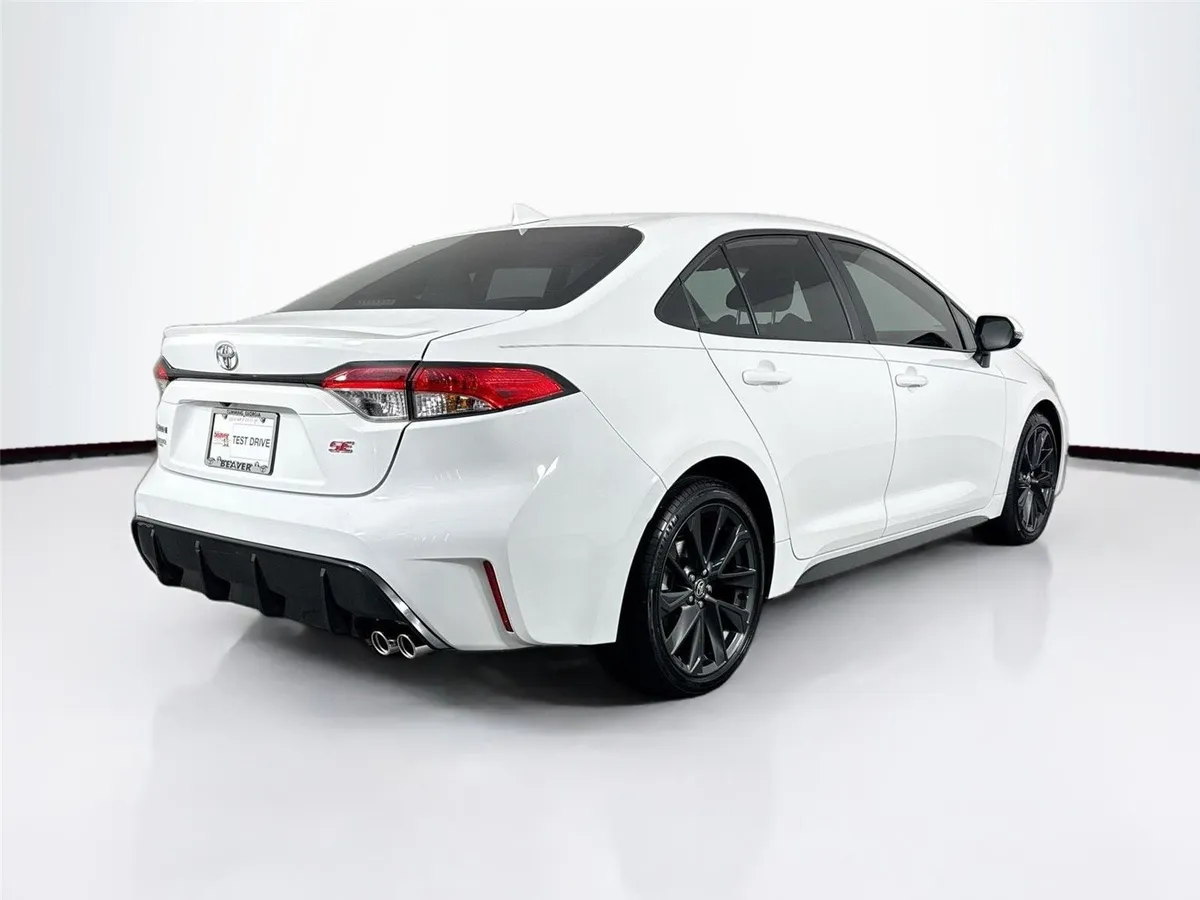 2024 Toyota Corolla SE thumbnail 2